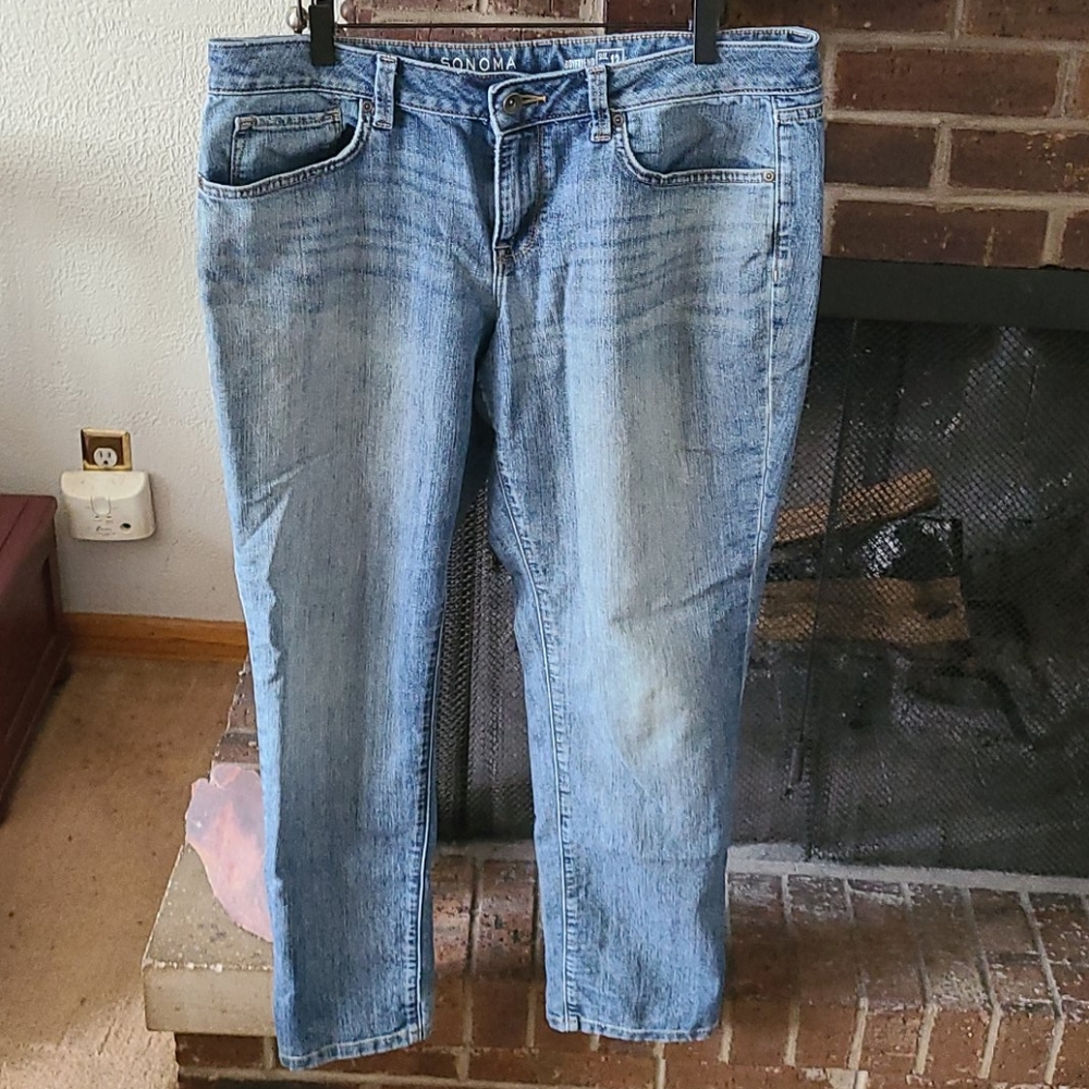 Boyfriend-cut jeans